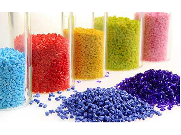 將支架粘接到復(fù)合樹脂修復(fù)體上時，是否應(yīng)使用硅烷偶聯(lián)劑？